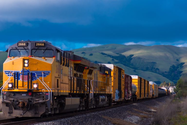 akshay-nanavati-8FevUlxdZC0-unsplash photo of train